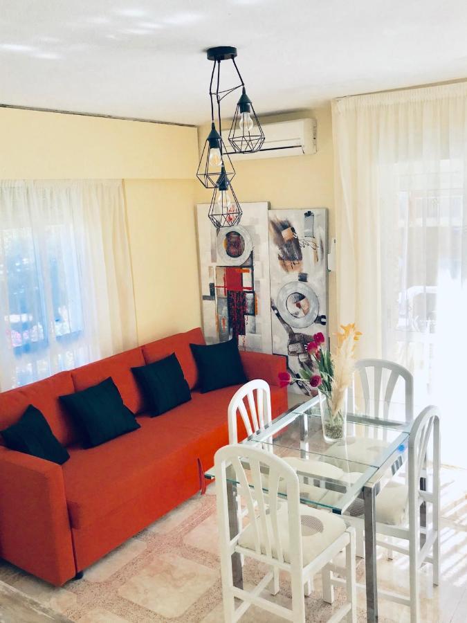 Apartamento Con Aire Acondicionado+jardín Y Piscina *